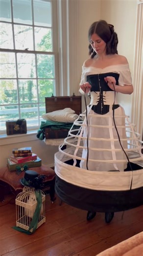 What HOUSE are you???? Gryffindor: 🦁 Ravenclaw:🦅 Huffelpuff:🦡 Slytherin:🐍 Massively inspired by the artwork of @chloe.z.arts 🐍 I wanted to create my own version of an 1850s Slytherin uniform 🐍 Boots by @Memeryshoes Wand custom made by @Windermere Wand Shop #victorian #1850s #slytherin #costuming #fashion #historicalfashion #slytherin🐍 #harrypottercosplay