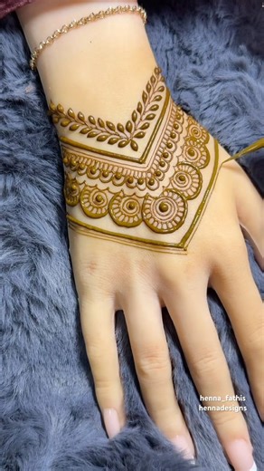 Backhand Mehndi#backhandmehndi #mehndi #hennadesign #mehndidesign #music #newsong #hennatutorial