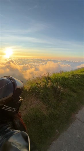 Breathtaking Madaymen Sunset Over Sea of Clouds