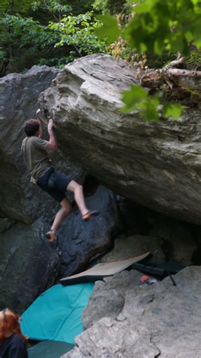 Bloody Sunday v10 | Smugglers Notch Bouldering