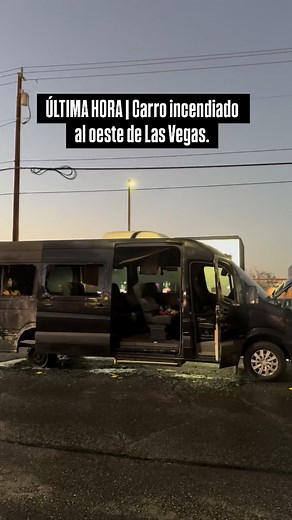 3.1K views · 211 reactions | ÚLTIMA HORA | Un vehículo se incendia en Spring Mountain y Valley View este lunes por la noche. Los bomberos ya se encuentran en el lugar del incendio. La carretera Spring Mountain Road en dirección este antes de Valley View Boulevard está cerrada, por lo que se recomienda a los conductores que eviten la zona. Esta es una noticia en desarrollo. | Noticias NevadaYa | Facebook