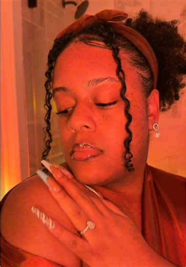 ahhh..cozy wind-down vibes 🌙✨ @VaselineBrand cocoa radiant makes my skin sooo soft 🤎 try vaseline’s cocoa radiant body lotion to live your best slow life. #asmr #asmrsounds #vaselinepartner #vaselinebrand #fyp​