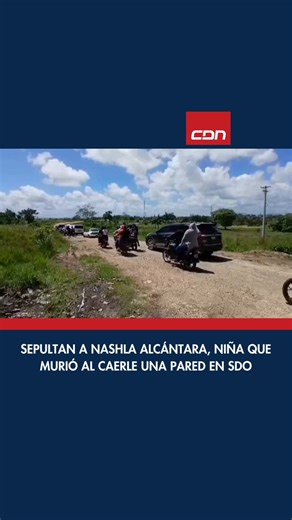 Los familiares de la niña Nashla María de un año y siete meses de nacida, fallecida al derrumbarse una pared en Villa Verde de Santo Domingo Oeste, le dieron cristiana sepultura en el cementerio municipal de Los Alcarrizos. #CDN #CDN37 #Noticias #NoticiasRD #Nacionales #RepublicaDominicana #LosAlcarrizos #SantoDomingoOeste #VillaVerde #NashlaMaria