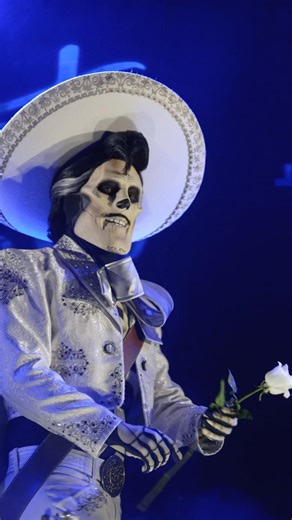 Watch Ernesto de La Cruz Steal This Girl's Heart! 💀🌹 #disneyland #disney #wholesome