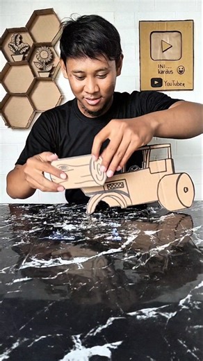 tractor wheels use wood, but everything is cardboard #funnycardboard #comedycardboard