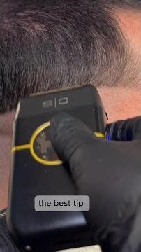 How to Use an Electric Razor Without Creating a Hard Line