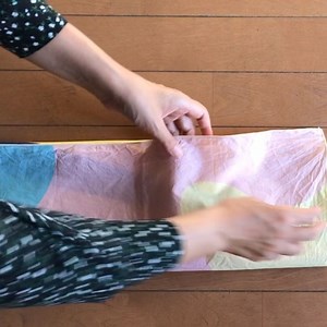 Ran Nomura on Instagram: "How to make pretty gift wrappings with fabric 🌿 #zerowaste #diychristmas #homemadech#zerowastelifestyle #diychristmasgifts #zerowastetips #plasticfreeliving #greentips #ecotips #zerowastejourney #christmascraft #sustainableliving #lowwaste #wintercraft #lowwasteliving #ゼロウェイスト #エコ #reels #instareels #ikeausa #プラスチックフリー #サスティナブルな暮らし #hyggelife #ofsimplethings"