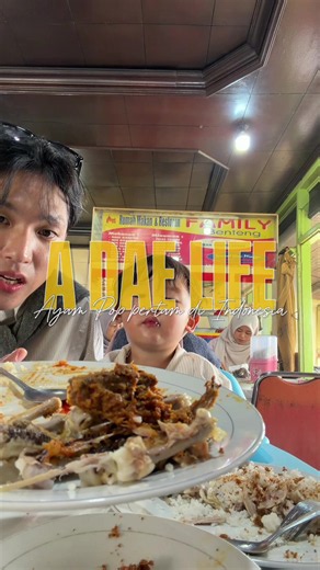 Daehoon Mukbang Ayam Pop di Padang, Akhirnya di Negara Asalnya!