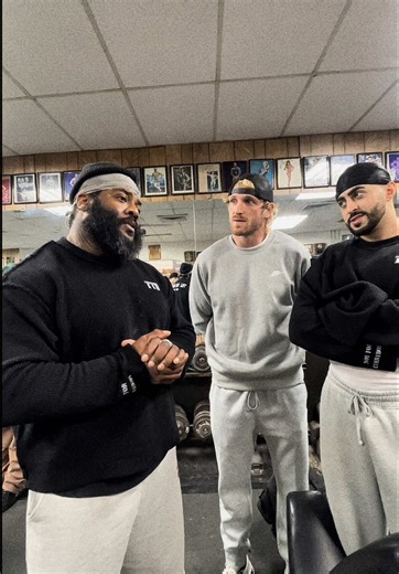 Bro got forced into a workout with them 💀💀 @Logan Paul @Haddy Abdel #gymmotivation #gymedit #diamondgym #haddyabdel #loganpaul
