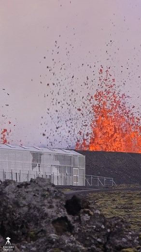 Eighth. A brief recap of the short eruptive episode of Svartsengi volcanic system started yesterday April 1st. The eruptive activity lasted for just 6 hours, while the seismicity that followed the emplacement of the 20km long magma intrusion is still ongoing, even though largely diminished. We're so glad and relieved that Grindavík escaped the potential lava flow invasion. When we saw the fissure openening up inside the protective barriers, everything looked very similar to January 2024, when la