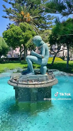 Erlebe die Schönheit von Elba, der größten Insel des Toskanischen Archipels. Entdecke malerische Dörfer wie Portoferraio, Capoliveri und Porto Azzurro, die von kristallklarem Wasser und traumhaften Stränden umgeben sind. Erkunde die Landschaften von Elba und genieße die spektakuläre Aussicht von Monte Capanne aus. #inselelba #elbaisland #exploreelba #mittelmeerkreuzfahrt #kreuzfahrthafen #portoferraio #elba