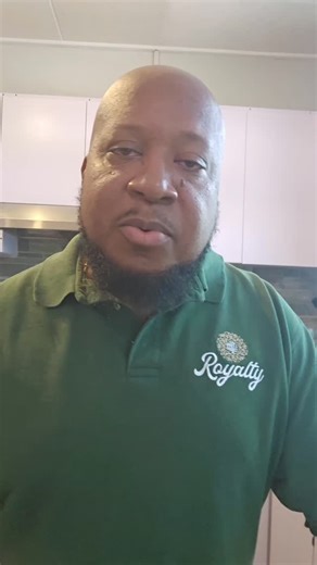 Royalty Wild Crafted Sea Moss on Instagram: "1. SOAK WITH SPRING/ALKALINE WATER. 2. RINSE AND CLEAN ANY DEBRIS (real sea moss from the ocean may have snail shells, fishing line, seaweed, etc. in it). 3. ADD TO BLENDER THEN ADD SPRING/ALKALINE WATER (depending on the strain you can add 4oz of water to every 2oz of hydrated sea moss). 4. BLEND FOR 1-2 MINUTES. 5. JAR OR BOTTLE IN AN AIRTIGHT CONTAINER (preferably glass for extended shelf life). 6. REFRIGERATE (keep refrigerated and always use a cl