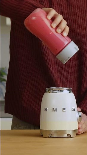 Smoothies On the Go | Smeg PBF01 Personal Blender #Smoothie #Smeg #Fruit #Juice