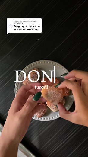 Respuesta a @❦♡𝓪𝓵𝓮♡❦ ¿las donas son donas por la forma o por su sabor? omggg😭 aqui les dejo la recetaaaa, son muy faciles de hacer y quedan riquísimas, pueden glasearlas o simplemente espolvorearlas de azúcar ✨ 🍩🍩🍩DONAS🍩🍩🍩 INGREDIENTES: 2 tazas y 1/4 de harina (260gr) 1 pizca de sal 100 ml leche tibia 1 cucharadita de levadura seca 40 gramos de mantequilla a temperatura ambiente 1/4 taza de azúcar (60gr) 1 huevo aceite para freirlas azúcar para espolvorear 🍩🍩🍩TIPS🍩🍩🍩 el tiempo de