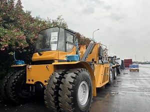 [Hot Item] Container Lifting New Reach Stacker 45t Srsc45h1 Hoisting Machinery Stacker