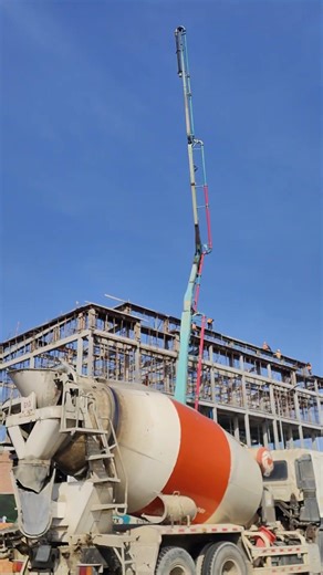 High-Rise Concrete Pouring: Roof Beam Construction with Boom Pump