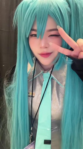 last day of megacon 🩵🩵 #hatsunemiku #megacon #hatsunemikucosplay #miku #cosplaygirl