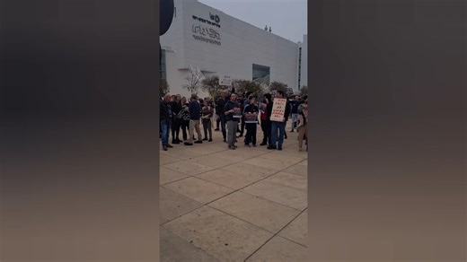 Tel Aviv: un gruppo di cittadini protesta contro la guerra in Iran