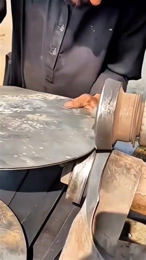 The Process of Forming and Leveling Metal Plates Using a Lathe Machine