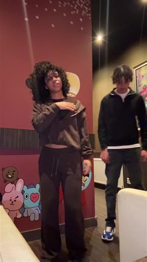 SHOULDERR LEANN's Journey to Fame