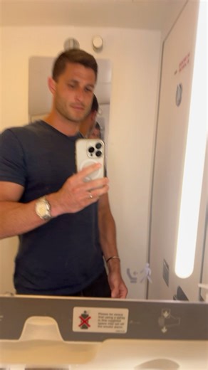 170K views · 2.3K reactions | I’ve never seen a bigger bathroom on a commercial airplane #britishairways #airplane #travel #bathroom #airtravel | Roberto Portales | Facebook