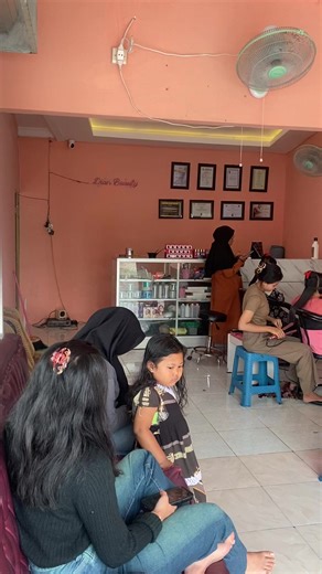 Puasaa ke 4 .semngatt ☺️☺️Done hari ini smothing 3 org.ptong rambut 2.laslift 2 .catok rambut 🙏🏻😊#salonlamongan #salonsukodadi #smothingrambut #salonsugio #smothingkeratin