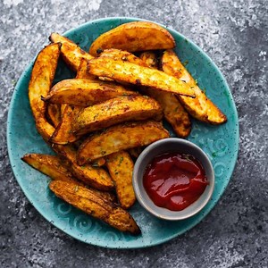 Perfectly seasoned air fryer potato wedges are crispy on the edges, and soft on the inside! This post shows you how to make them with step by step photos. Grab the recipe: https://sweetpeasandsaffron.com/air-fryer-potato-wedges/ | Sweet Peas & Saffron