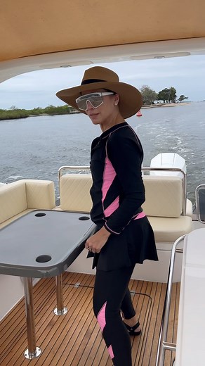 En el mar 🌊 la vida es más sabrosa jejejeje ! #jalajala . . #olgatañon | Olga Tañón oficial