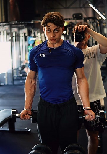 Dm me “fit” for 1-on-1 Coaching #arms #physique