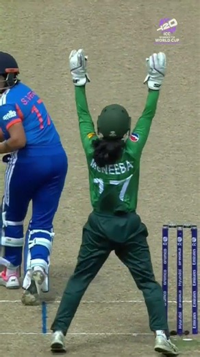 Sadia Iqbal strikes in the first over to remove Shafali Verma 👏 #T20WorldCup