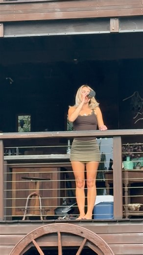 Mill 🌻 on Instagram: "Just waiting for you to come over"