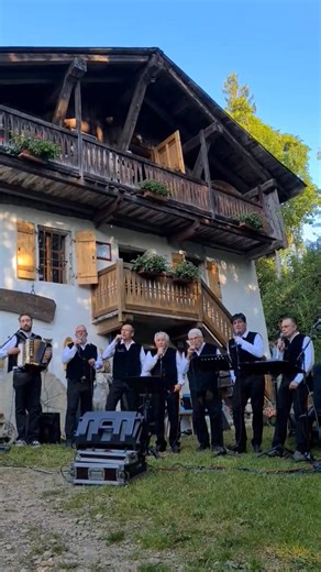 39K views · 826 reactions | LES DIMANCHES DE L'ACCORDÉON... Christophe Favre et Alain Mérandet - Amici Mie Lionel Tuaz - Bella Ciao dans le funiculaire le plus raide du monde Valérie Neyret - La retour des horindelles Pascal Revers - La Cascade dans le magnifique village de Bonneval sur Arc Les Citharins qui interprètent une très belle chanson de Christophe Favre, « Ne m'oublie pas vieux chalet » Vidéo : Alain Mollo | La Place du Village | Facebook