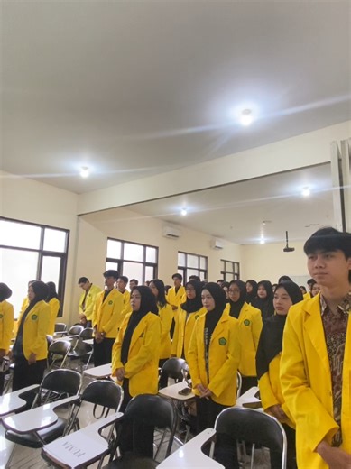 Halohalo 🙋 Kenalan yuk sama KOMA (Komunitas Manajemen) 🤝✨ KOMA adalah ekosistem pengembangan minat & bakat mahasiswa Jurusan Manajemen yang menjadi perpanjangan tangan MSO. KOMA berfokus pada: 📚 Pengembangan kapasitas akademik 🎨 Seni & kreativitas 💼 Kewirausahaan 🏀 Olahraga KOMA hadir untuk memperluas keberdampakan organisasi sekaligus membuka ruang partisipasi yang lebih luas, inklusif, dan berkelanjutan bagi seluruh mahasiswa Manajemen. Karena kuliah bukan cuma soal IPK, tapi juga soal j