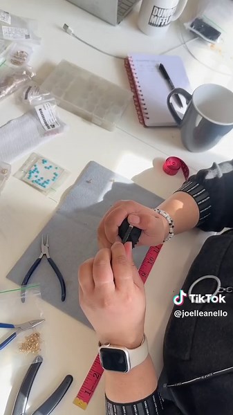 Getting a permanent bracelet in Toronto with an amazing company that supports the community ✨ #torontoactivities #thingstodointoronto #torontojewellery