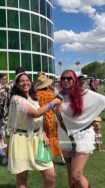 Coachella: Sabrina Carpenter vs. Justin Bieber Moment