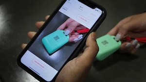 Mesin token TraceTogether disediakan di lebih 40 pusat beli-belah