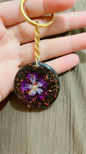 Resin key ring #resinjewellery #diykeychain #resinkeyring #resinart #resincrafts