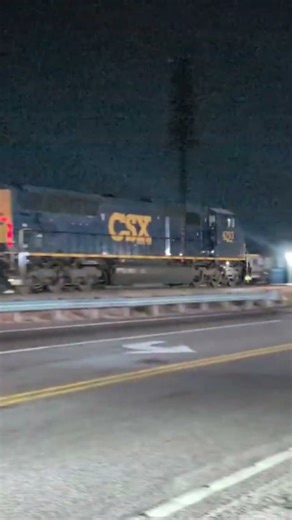 CSX SD70MAC #train #railroad #jwrailfan #railway #csxpower #engineroom #historyofrailroads
