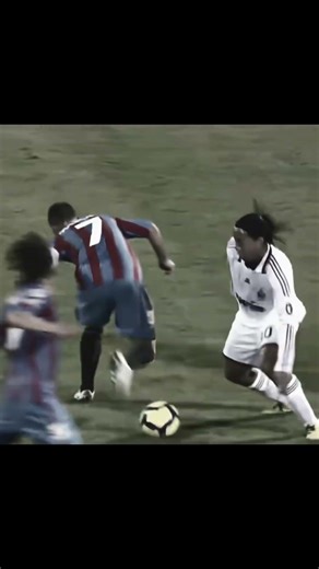 No One Plays Like Ronaldinho 😳#Ronaldinho #Football #Shorts