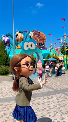 Meet & Greet with Gru, Lucy, Margo, Edith, Agnes and Minions | Universal Studios Singapore