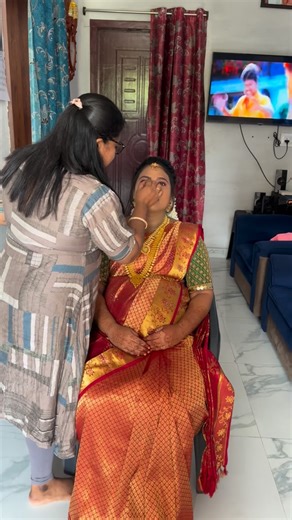 Jilfer Makeover Lounge on Instagram: "#makeup #valaikappuceremony #babyshowers #babyshowermakeup"