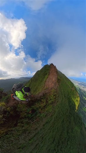 The Kalihi Saddle. One of the most dangerous hikes in Hawaii. Extreme hiking at its best. | Charles Chico Cantu