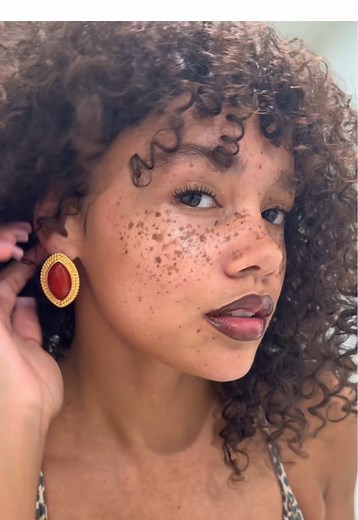 Curls and lip @Maybelline New York @Hourglass Cosmetics