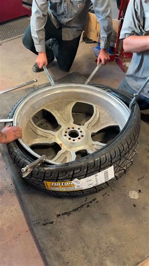 Manually Installing Low-Profile 265/30R30 Tires #fyp#foryou#parati