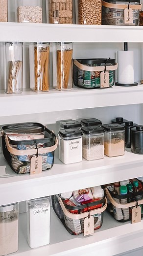 Let’s talk airtight containers? A well-designed pantry container will not only make your kitchen look great but also save your time. Using pantry containers help us to categorise your dry goods in an organised way. It helps you know where everything is and a great organised pantry saves you time and money. Our push-top mechanism is famous for its airtight, leak-proof silicone seal, and each canister can be opened with one hand at the push of a button. When the push-top is locked, uniform pressur