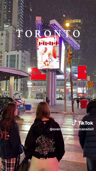 Discover Toronto: A Stunning Night in the City