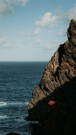 Experience an Expert-Led Tour Through Madeira’s Volcanic Origin. 🌋 Analyse the geological evolution of Madeira Island with those who know it best! Any questions? Send a DM for bookings and technical details. 📩 © 2026 | #madeirageotours #geotourism #exploremadeiraisland | Madeira Geo Tours