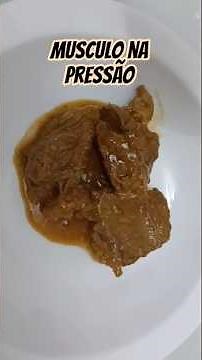 Receitinha deliciosa carne desmanchado: Músculo na panela de pressão elétrica