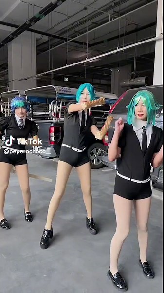 Lapis Lazuli and Phosphophyllite Cosplay from Houseki no Kuni: An Anime Costume Showcase