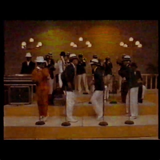 🎶 “NENA” — Un hit mundial, una historia eterna. 🌎✨ Desde su lanzamiento, “NENA” se convirtió en una de las joyas más queridas del merengue latino, sonando en cada casa, en cada fiesta y en el corazón de millones de personas. Un tema que cruzó fronteras y generaciones, uniendo a dominicanos, panameños, venezolanos y colombianos bajo un mismo ritmo: el del amor, la alegría y la auténtica identidad caribeña. 🇩🇴🇵🇦🇻🇪🇨🇴 Más que una canción… es una herencia viva de la música tropical, parte e